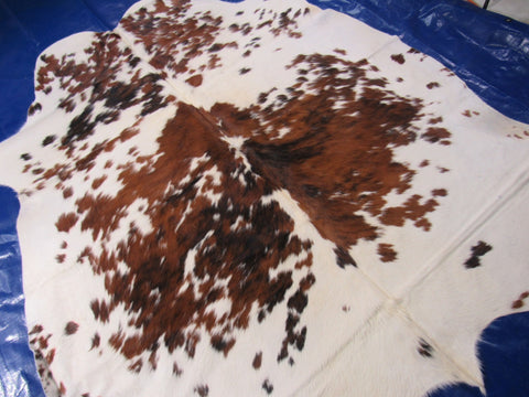 Tricolor Cowhide Rug (speckled and mainly brown spots) Size: 6x6 feet M-1474