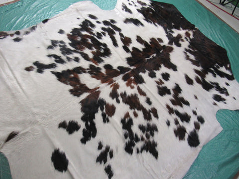 Beautiful Tricolor Cowhide Rug Size: 7x7 feet B-213