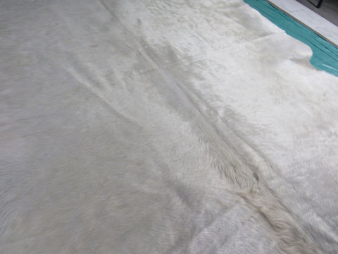 Natural White/Ivory Cowhide Rug - Size: 7 1/4' x 6 3/4' B-218