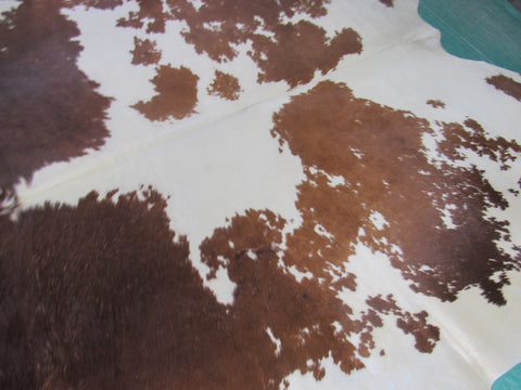 Gorgeous Brown & White Cowhide Rug (2 fire brands) Size: 7 3/4x6 1/2 feet B-239