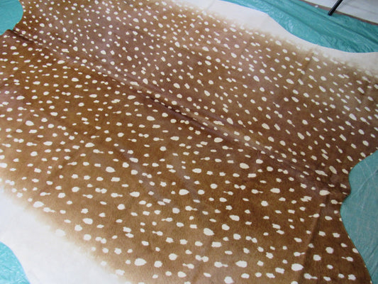 Tapis en peau de vache à imprimé cerf Axis Taille : 7 3/4x6 pieds B-252