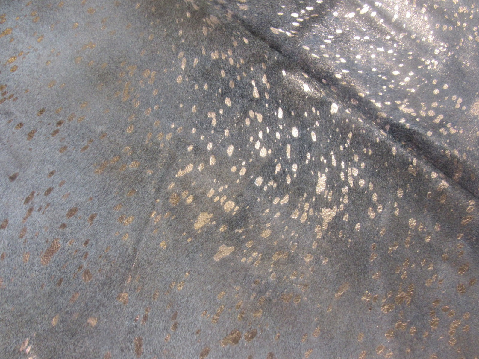 Natural Grey Beige Cowhide Rug with Rose Gold Metallic Acid Wash - Size: 7x6 feet K-261