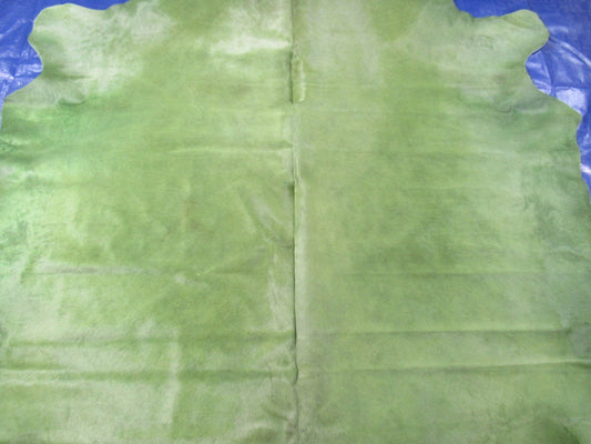 Tapis en peau de vache teintée en vert - Dimensions : 7 x 6,5 pieds K-282