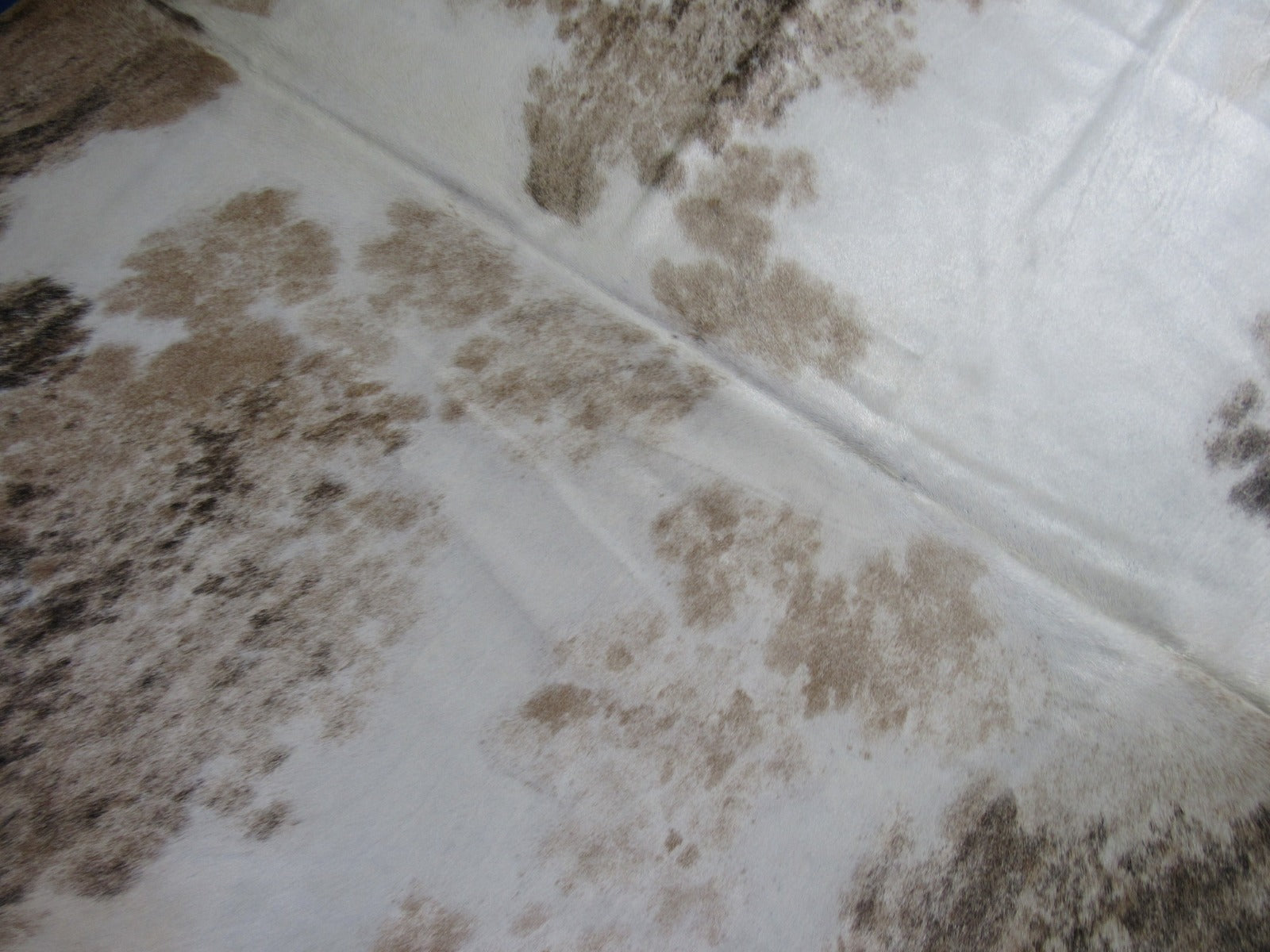 Light Brindle Spotted Cowhide Rug (off-white/ light beige background) Size: 8x6.5 feet O-280