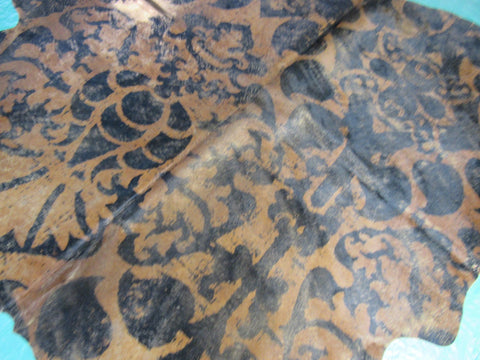 Printed Cowhide Rug with Gold Metallic Glitter (veggie tanned) Size: 6 1/4x5 1/4 feet M-1031