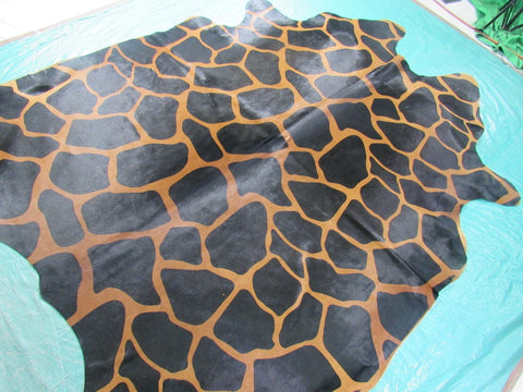 Giraffe Print Cowhide Rug (veggie tanned) Size: 7 1/4x5 3/4 feet M-1059