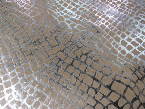 Silver Metallic Crocodile Print Cowhide Rug Size: 7x5 1/4 feet M-1072