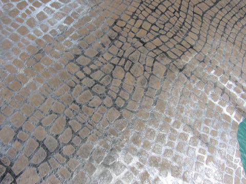 Silver Metallic Crocodile Print Cowhide Rug Size: 7x5 1/4 feet M-1072