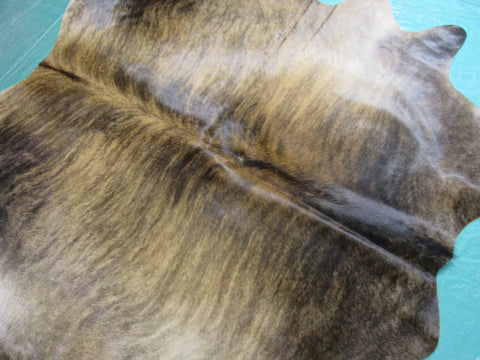 Beautiful Medium Brindle Cowhide Rug (shiny hair, veggie tanned) Size: 5.5x7 feet M-1082