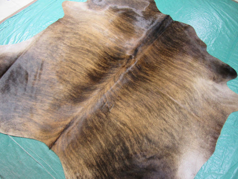 Beautiful Medium Brindle Cowhide Rug (shiny hair, veggie tanned) Size: 5.5x7 feet M-1082