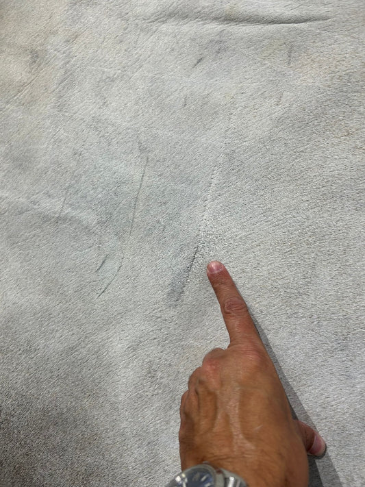 Tapis en peau de vache grise (cou plus foncé/1 point) Taille : 7x5 pieds O-345