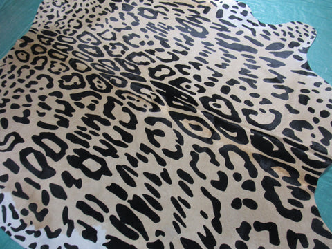 Jaguar Print Cowhide Rug (light background/ white belly) Size: 7 1/2x6 1/4 feet C-1603