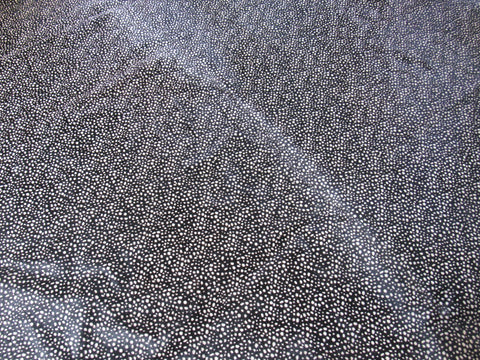 Tapis en peau de vache à imprimé guépard noir inversé (noir avec des taches blanches) Taille : 7x6 3/4 pieds C-1610