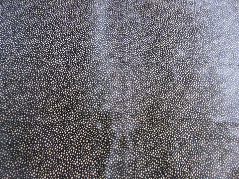 Tapis en peau de vache à imprimé guépard noir inversé (noir avec des taches blanches) Taille : 7x6 3/4 pieds C-1610