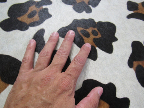 Jaguar Printed Cowhide Rug (background is white/off-white/ scars) Size: 7 1/4x5 3/4 feet M-1126