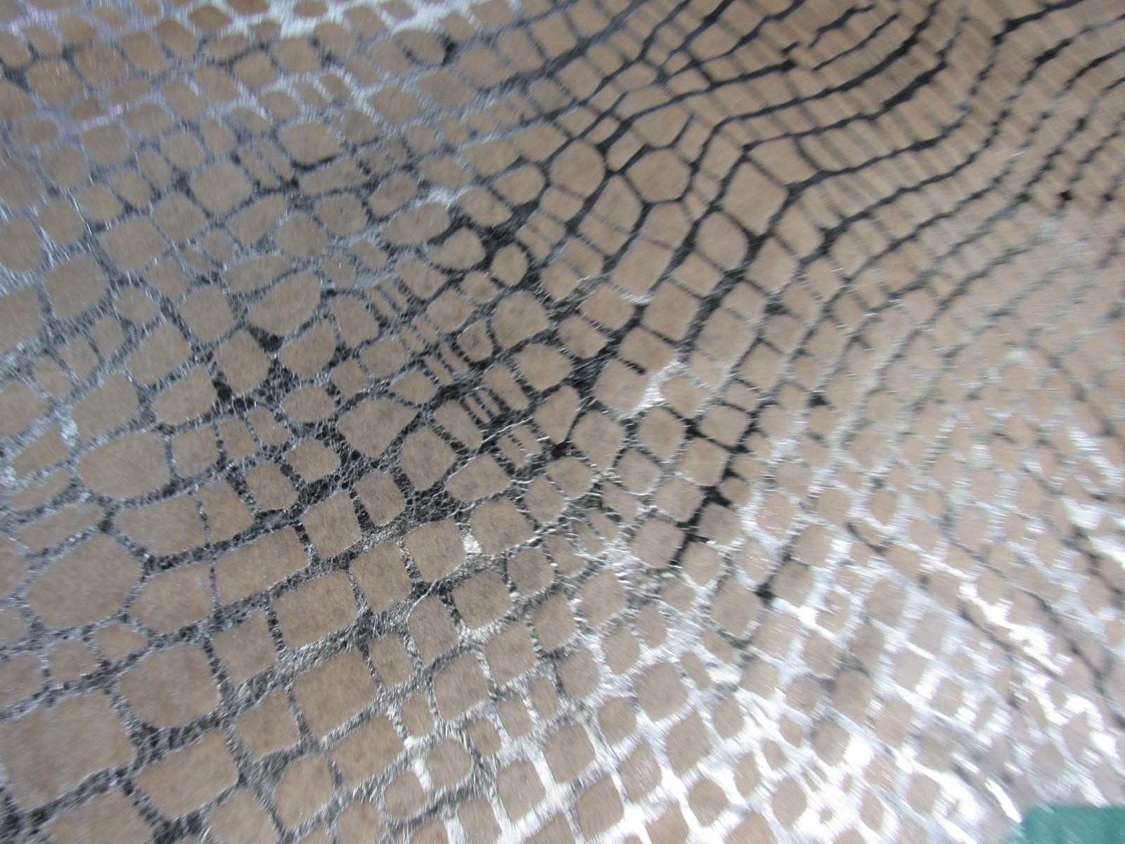 Off-White Cowhide Rug with Silver Metallic Crocodile Pattern Size: 7x5.5 feet O-1040