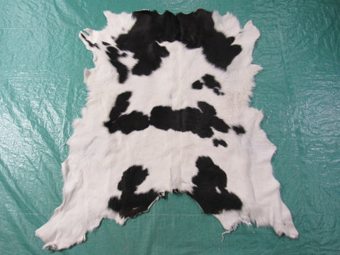 Black & White Calf Skin (longish hair) Size: 40x39" K-216a