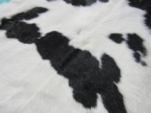 Black & White Calf Skin (longish hair) Size: 40x39" K-216a