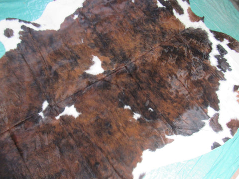 Tricolor Cowhide Rug (predominantly medium brown) Size: 7x6 feet M-1187