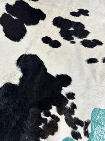 Black & White Small Cowhide Rug Size: 5x5 feet C-1675