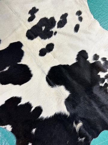 Black & White Small Cowhide Rug Size: 5x5 feet C-1675