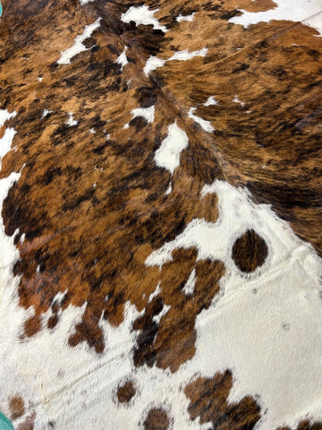 Tricolor Cowhide Rug (1 stitch) Size: 8x7 feet M-1383