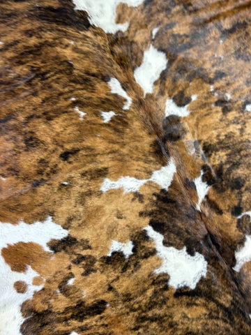 Tricolor Cowhide Rug (1 stitch) Size: 8x7 feet M-1383