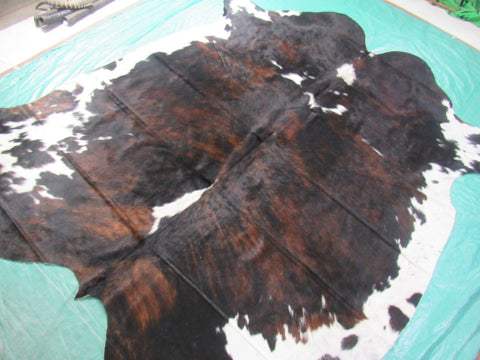 Tricolor Cowhide Rug (a couple of stitches) Size: 7x7 feet M-1204