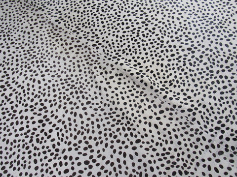 Cheetah Print Cowhide Rug (has a line down the middle/ 1 stitch) Size: 7x5.2 feet M-1210