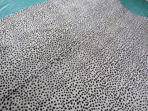 Cheetah Print Cowhide Rug (has a line down the middle/ 1 stitch) Size: 7x5.2 feet M-1210