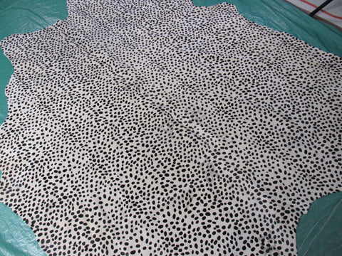 Cheetah Print Cowhide Rug (fire brands in the middle/ 1 small stitch) Size: 7x5.2 feet M-1211