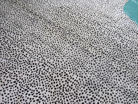 Cheetah Print Cowhide Rug (fire brands in the middle/ 1 small stitch) Size: 7x5.2 feet M-1211