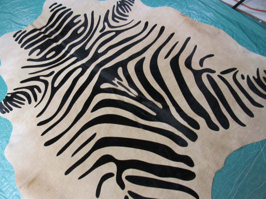 Tapis en peau de vache zébrée beige à rayures noires (1 pièce) Taille : 6,5x6 pieds M-1212