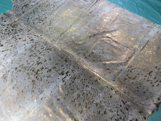 Tapis en peau de vache grise avec finition métallique bronze Taille : 7,2 x 6,2 pieds K-250a