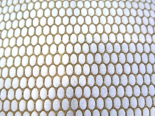 Oreiller en cuir de vache Taille : 18" X 18" Oreiller en cuir de veau à motif laser-208