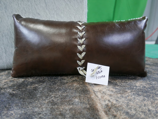 Oreiller en cuir de vache Taille : 10" X 20" Oreiller en cuir de veau à motif laser-210