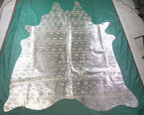 Silver Snake Print Cowhide Rug Size: 7 1/2' X 6' Beige/Silver Snake Print Cowhide Rug N-032