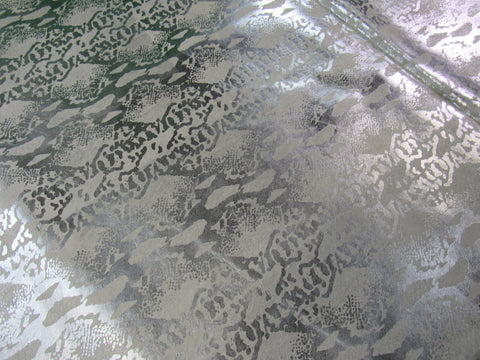 Silver Snake Print Cowhide Rug Size: 7 1/2' X 6' Beige/Silver Snake Print Cowhide Rug N-032